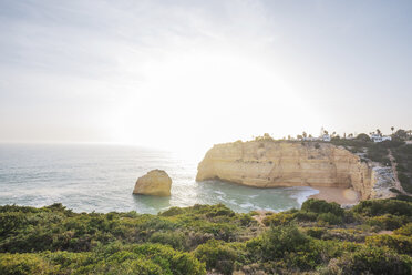 Portugal, Algarve, Lagoa, Praia do Carvalho, rocky coastline and sea - MMAF00917