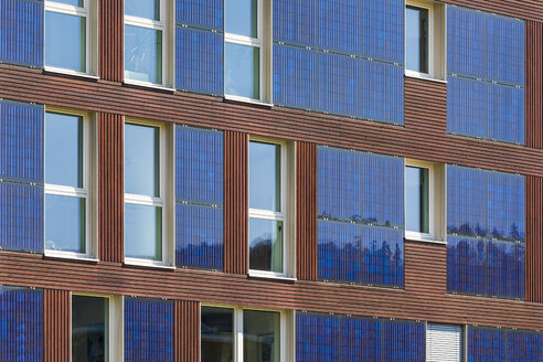 Germany, Tuebingen, Muehlenviertel, close-up of modern residential zero-energy house - WDF05252