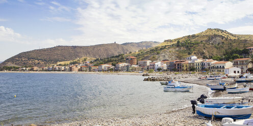 Italien, Sizilien, Castel di Tusa, Strand und Hafen - MAMF00637