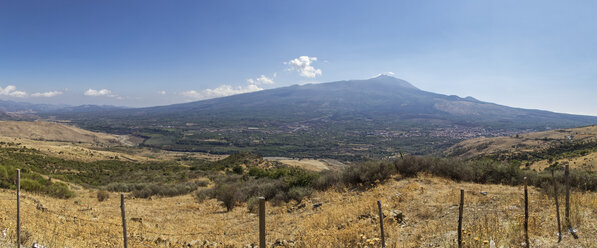 Italien, Sizilien, Randazzo, Blick auf den Ätna - MAMF00638