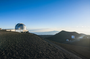 USA, Hawaii, Big Island, observatory on Mauna Kea volcano - RUNF01935