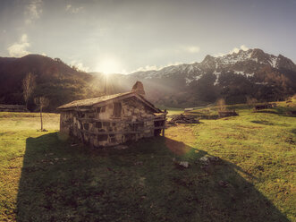 Spanien, Asturien, Kantabrisches Gebirge, Berghütte Refugio de Branagallones - LAF02294