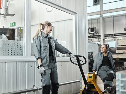 Industry, women using pallet jack - CVF01178