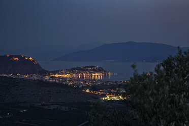 Greece, Nafplio, townscape with Palamidi fortress at blue hour - MAMF00652