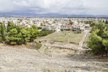 Griechenland, Argos, antikes Theater und Stadtbild - MAMF00665