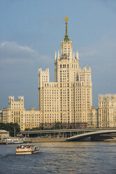 Russia, Moscow, river cruise along the Moskva before one of the Seven Sisters - RUNF01959