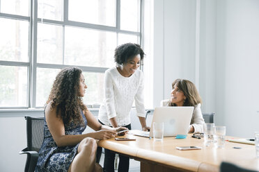 Businesswomen using laptop in meeting - BLEF02100