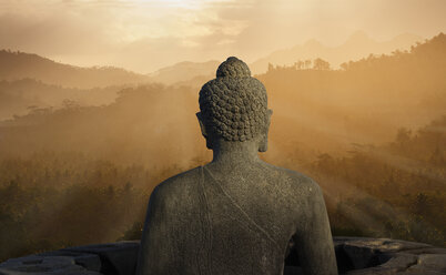 Buddha-Statue bei Sonnenuntergang, Borobudur, Java, Indonesien - BLEF02277