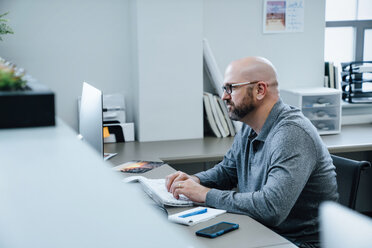 Caucasian businessman using computer - BLEF02478