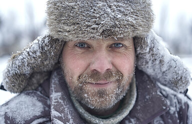 Portrait of Caucasian man with ice in bear in winter - BLEF02601