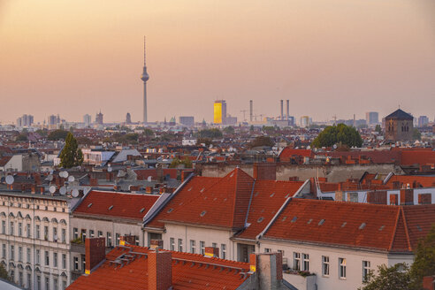 Deutschland, Berlin, Skyline bei Sonnenuntergang - TAMF01391