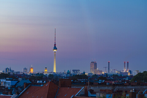 Deutschland, Berlin, Skyline bei Sonnenuntergang, lizenzfreies Stockfoto