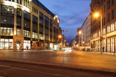 Germany, Berlin, Hackesche Hoefe by night - TAMF01417