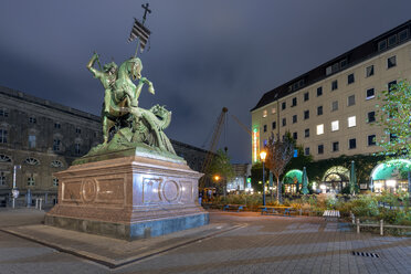 Deutschland, Berlin, Blick auf das Sankt-Georgs-Denkmal im Nikolaiviertel - TAMF01425