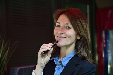 Portrait of a mature woman, smoking electronic cigarette - ECPF00675