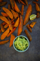 Süßkartoffelspalten mit Avocado-Dip und Fleur de Sel - LVF08015