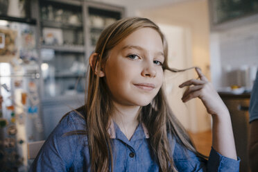 Portrait of girl at home - KNSF05853