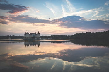 Germany, Saxony, Moritzburg Castle at castle pond in the evening - ASCF01009