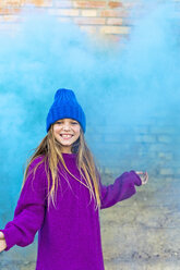 Young girl with turquoise color powder in the background - ERRF01265