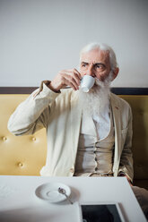 Senior businessman drinking coffee in cafe - CUF50747