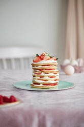 Strawberry pancake stack - CUF50815