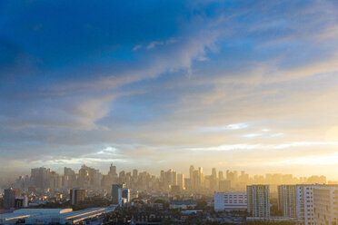 Skyline der Stadt bei Sonnenuntergang, Manila, Philippinen - CUF50896