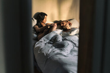 Hipster couple resting in bed - CUF50992