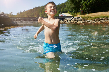 Boy marching in lake - CUF51094