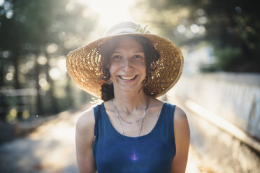 Smiling Caucasian woman wearing sun hat - BLEF03133