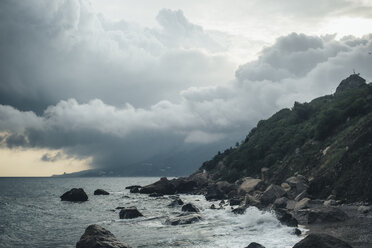 Waves splashing on rocky beach - BLEF03176