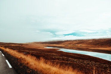 Straße entlang des Myvatn-Sees, Akureyri, Eyjafjardarsysla, Island - CUF51209