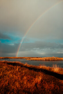 Regenbogen über dem Meer, Stykkishólmur, Snafellsnes- og Hnappadalssysla, Island - CUF51229
