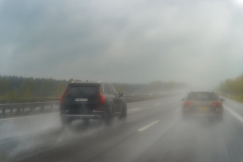 Autobahn bei Regen - FRF00829