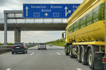 Sondertransport auf der Autobahn - FRF00834