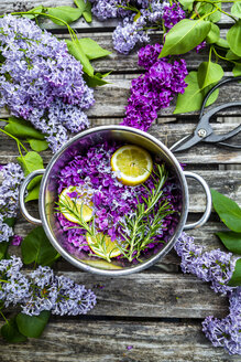 Preparation of lilac sirup, rosemary and lemon - SARF04257