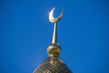 Russland, Dagestan, Goldene Kuppel einer Moschee in den Bergen Dagestans - RUNF01968