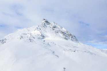 Österreich, Tirol, Galtür, Ballunspitze, Blick auf verschneite Berge, Luftaufnahme - MMAF00943