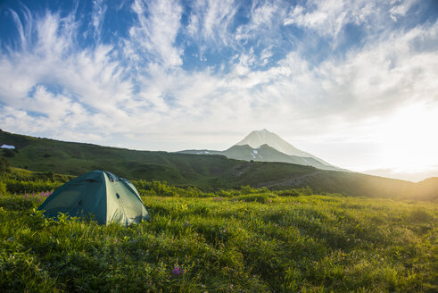Russland, Kamtschatka, Camping unterhalb des Vulkans Vilyuchik - RUNF01974