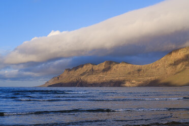 Spain, Canary Islands, Lanzarote, Caleta de Famara, Risco de Famara - SIEF08632