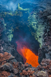 Aktives Magma in einem Bach unterhalb des Tolbachik-Vulkans, Kamtschatka, Russland - RUNF02044