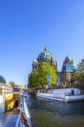 Germany, Berlin, Berlin Cathedral, ships on Spree - PU01448