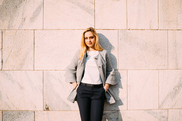 Young woman leaning against wall, portrait - CUF51373