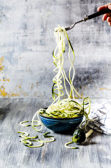 Zoodles, spiralisierte Zucchini - SBDF03946