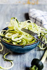 Zoodles, spiralisierte Zucchini - SBDF03947