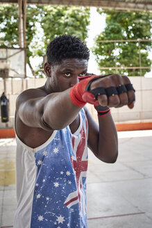 Porträt eines trainierenden Boxers - VEGF00187