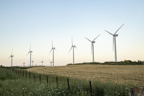 Spanien, Andalusien, Windkraftanlagen, lizenzfreies Stockfoto