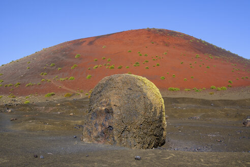 Spanien, Kanarische Inseln, Lanzarote, Naturpark Los Volcanes, Montana Colorada, Lavabombe - SIEF08643