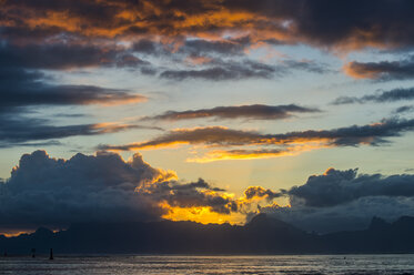 French Polynesia, Tahiti, dramatic sunset over Moorea - RUNF02071