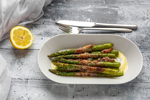 Green asparagus with bacon and lemon butter sauce - SARF04271