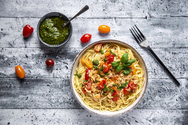 Spaghetti mit Tomaten-Lachs-Sauce und Bärlauchpesto - SARF04282